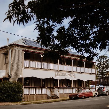 燕地那酒店 Yandina 外观 照片