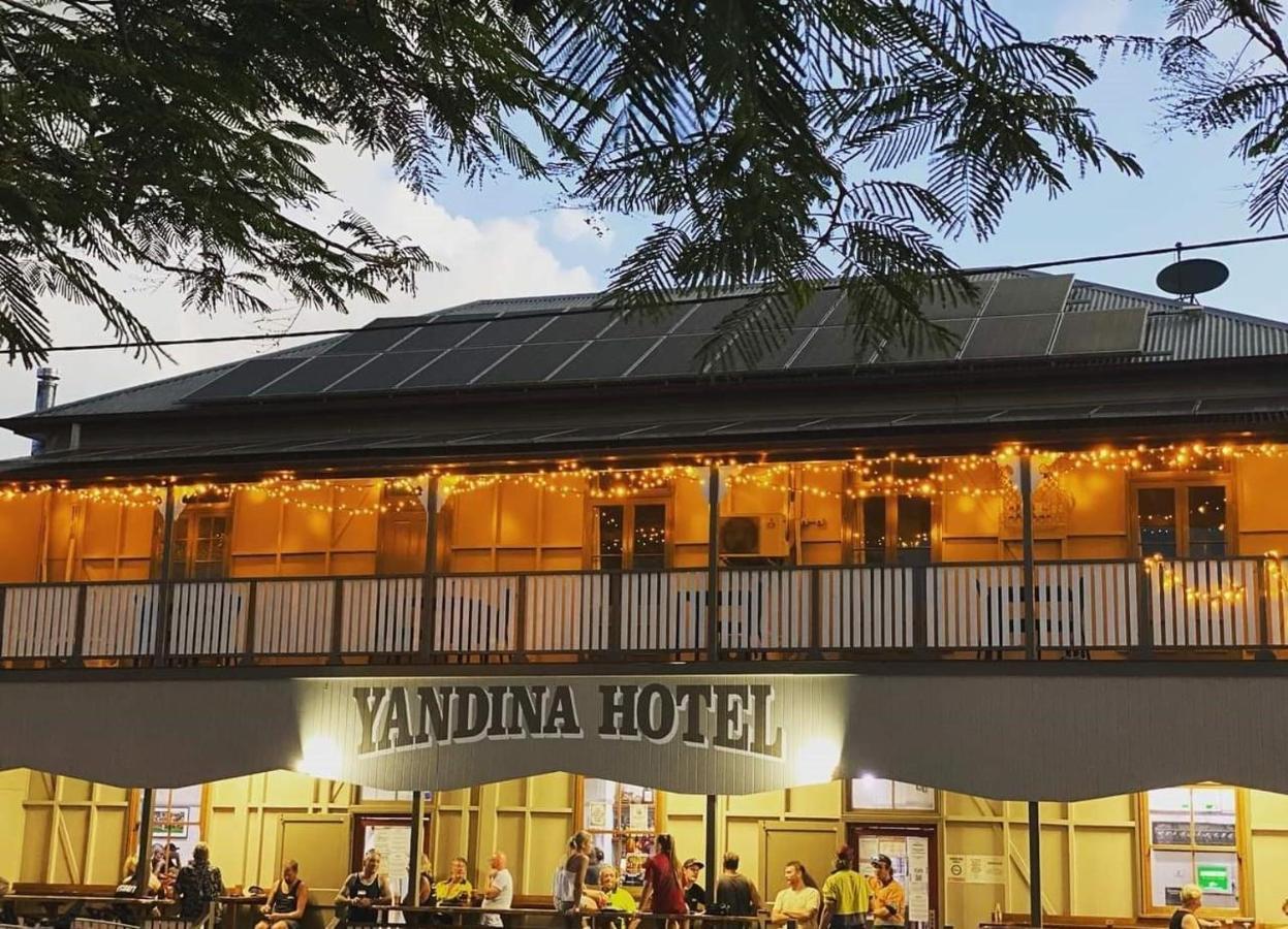 燕地那酒店 Yandina 外观 照片