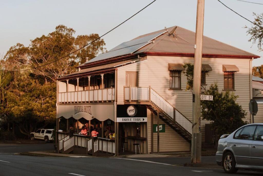 燕地那酒店 Yandina 外观 照片